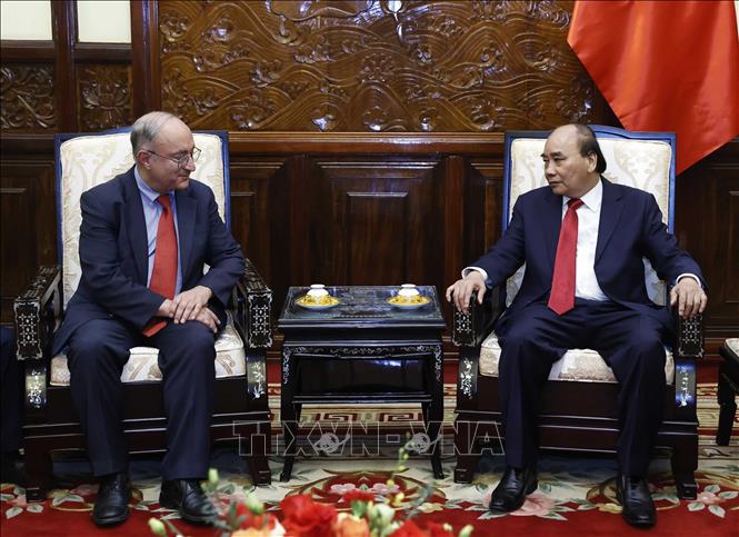 Chủ tịch nước Nguyễn Xuân Phúc tiếp Chủ tịch Tổ chức Hỗ trợ Đại học Thế giới Đức Chú thích ảnh