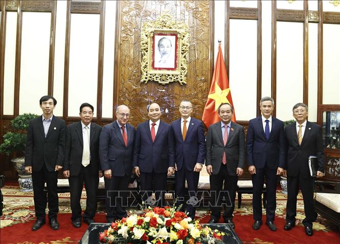 Chủ tịch nước Nguyễn Xuân Phúc tiếp Chủ tịch Tổ chức Hỗ trợ Đại học Thế giới Đức Chú thích ảnh