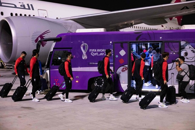 Các đội tuyển đầu tiên đổ bộ xuống Qatar tham dự World Cup 2022 - Ảnh 2.