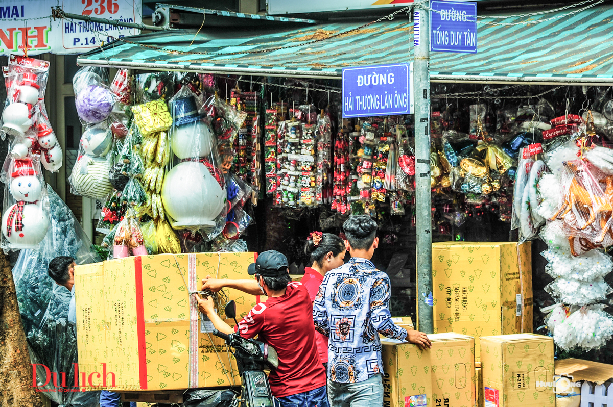 Phố Giáng sinh Quận 5 đã 'lên đồ' - 6