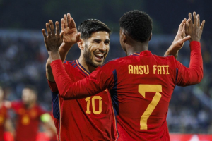 Ngôi sao Barcelona tỏa sáng trong chiến thắng của Tây Ban Nha