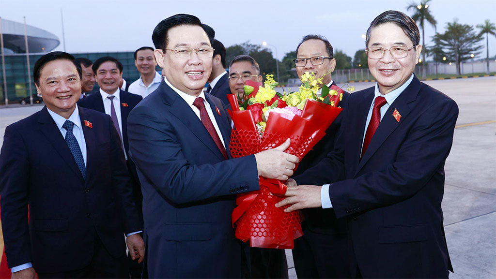 Chủ tịch Quốc hội Vương Đình Huệ lên đường tham dự Đại hội đồng AIPA - 43, thăm chính thức Vương quốc Campuchia và Cộng hoà Philippines -1