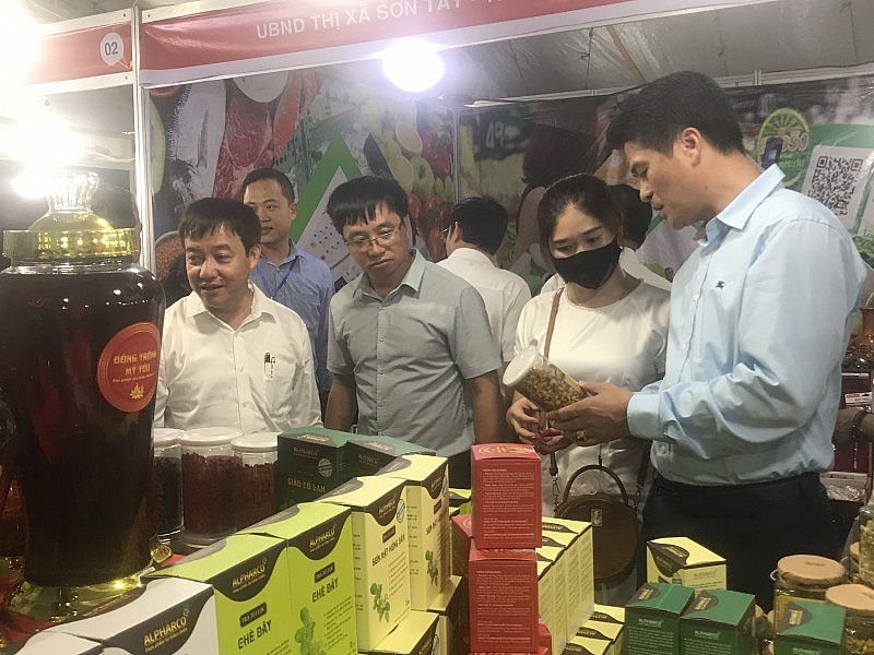 Hơn 100 gian hàng tham gia Tuần hàng Việt thành phố Hà Nội tại thị xã Sơn Tây