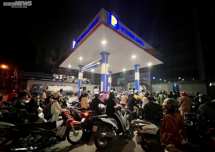 Ngày mai, dự báo giá xăng giảm sau 4 lần tăng liên tiếp - 1