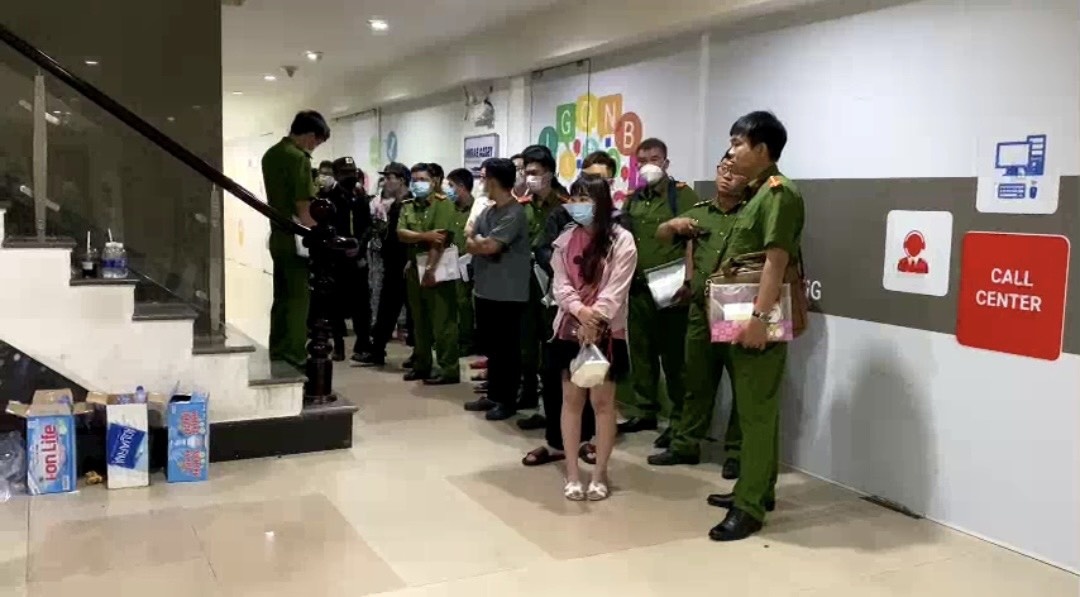 Vụ nhân viên Công ty tài chính Mirae Asset gọi điện đe dọa con nợ: Nhân viên hưởng 30% số tiền đòi được Vụ nhân viên Công ty tài chính Mirae Asset gọi điện đe dọa con nợ: Nhân viên hưởng 30% số tiền đòi được - ảnh 2