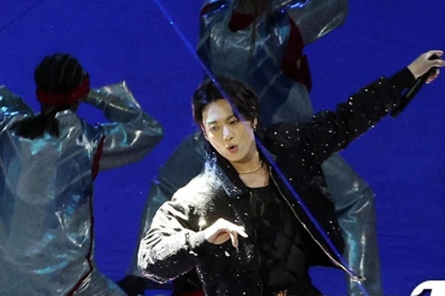 Jungkook (BTS) gặp sự cố khi biểu diễn ở World Cup 2022