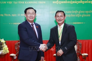 Chủ tịch Quốc hội Vương Đình Huệ thăm làm việc tại tỉnh Kampong Thom, Campuchia