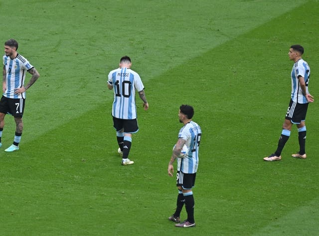 Messi ôm mặt thất vọng ảnh 9 Messi om mat that vong anh 9