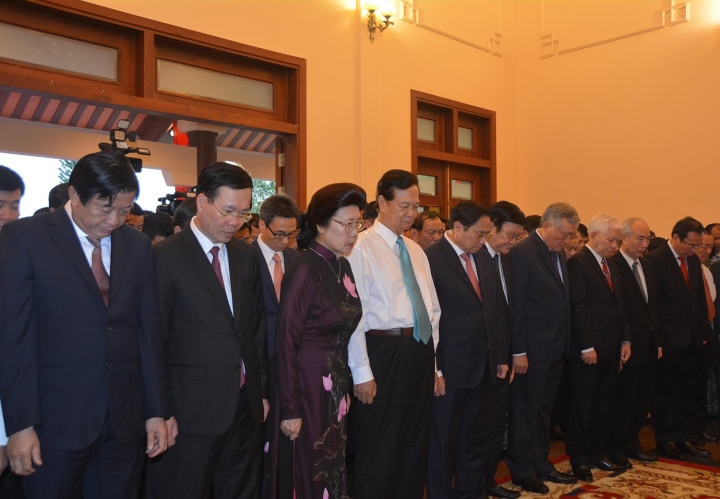 Thủ tướng Phạm Minh Chính dâng hương tưởng niệm Thủ tướng Võ Văn Kiệt Thủ tướng Phạm Minh Chính dâng hương tưởng niệm Thủ tướng Võ Văn Kiệt - 2