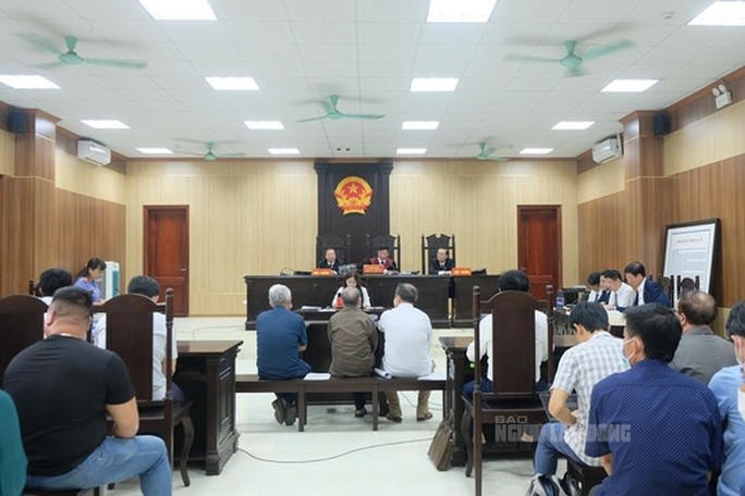 Gây thất thoát hơn 8,8 tỉ đồng, 3 cựu lãnh đạo huyện ở Thanh Hóa hầu tòa - Ảnh 2. Gây thất thoát hơn 8,8 tỉ đồng, 3 cựu lãnh đạo huyện ở Thanh Hóa hầu tòa - Ảnh 2.