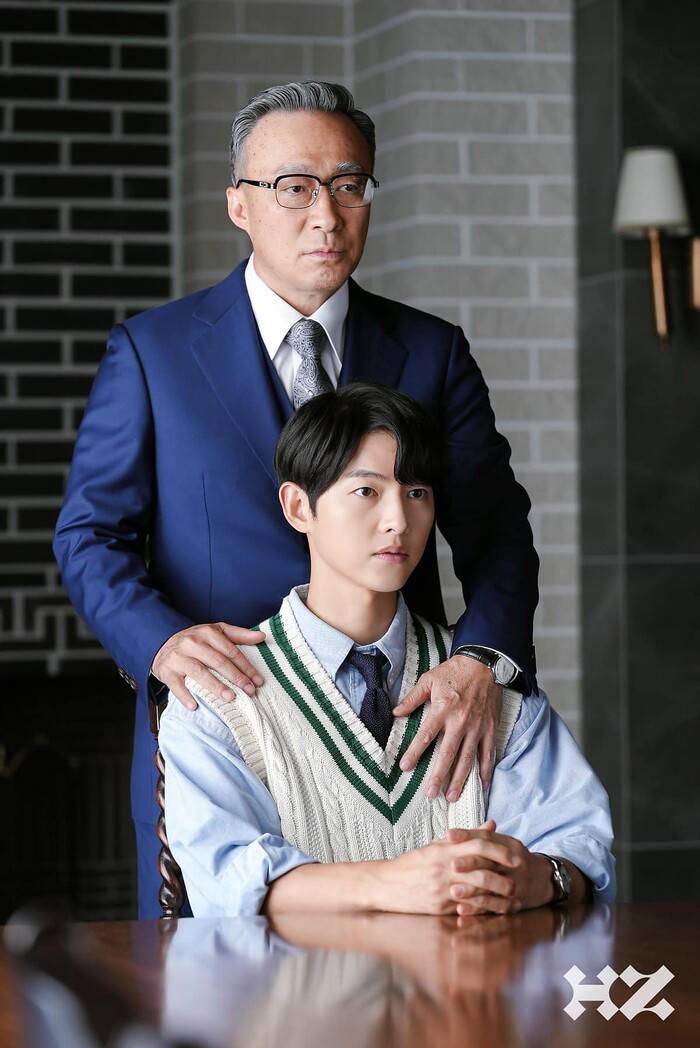 Song Joong Ki bị chỉ tr&iacute;ch v&igrave; 'c&agrave; mặt' qu&aacute; đ&agrave; trong phim Cậu &Uacute;t Nh&agrave; T&agrave;i Phiệt Ảnh 1