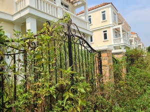 "Ông lớn" bất động sản bán giá cắt lỗ, nhà đầu cơ tháo chạy thoát nợ