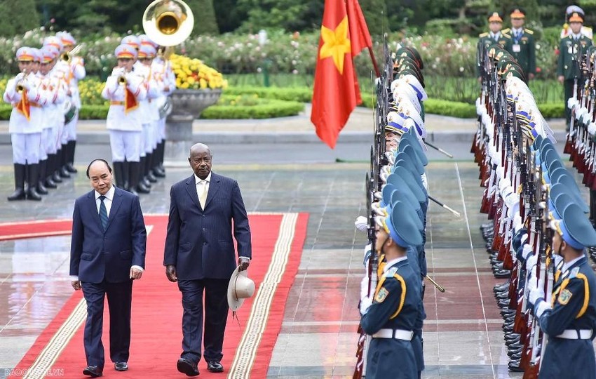 Chủ tịch nước chủ trì Lễ đón Tổng thống Uganda thăm Việt Nam ảnh 1