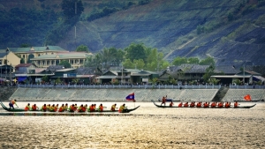 Mường Lay tổ chức Lễ hội Đua thuyền đuôi én và Giải vô địch các Câu lạc bộ Dù lượn Quốc gia