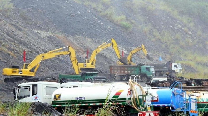 TKV thu hồi đất đá thải mỏ phục vụ san lấp công trình TKV thu hồi đất đá thải mỏ phục vụ san lấp công trình