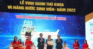 Đà Nẵng vinh danh thủ khoa và trao hàng trăm suất học bổng cho sinh viên nghèo