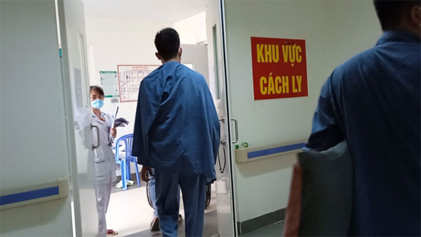 Hà Nội: Bệnh viện tìm người thân cho bệnh nhân vô danh liệt 2 chi Hà Nội: Bệnh viện tìm người thân cho bệnh nhân vô danh liệt 2 chi