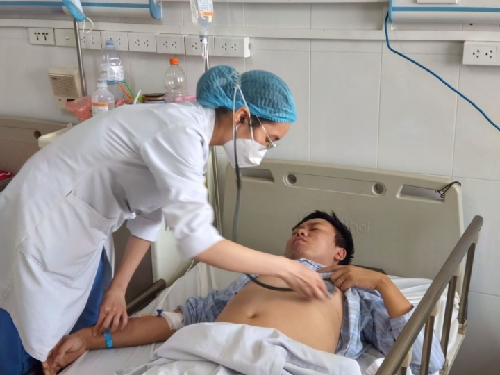 Sốt xuất huyết diễn biến phức tạp, nhiều ca bệnh chuyển nặng, tử vong Sốt xuất huyết diễn biến phức tạp, nhiều ca bệnh chuyển nặng, tử vong - 1