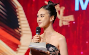 MC Quỳnh Nga "bắn" tiếng Anh như gió trên sân khấu quốc tế