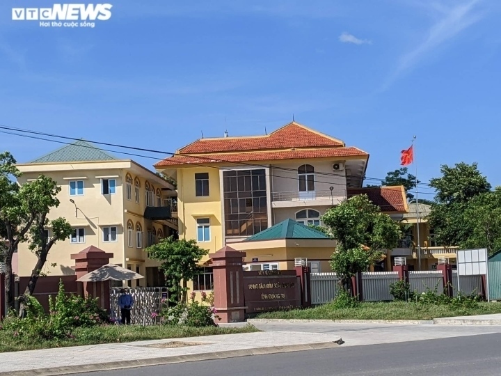 Để cán bộ trộm kit test bán cho Việt Á, giám đốc CDC Quảng Trị bị khiển trách Để cán bộ trộm kit test bán cho Việt Á, giám đốc CDC Quảng Trị bị khiển trách - 1