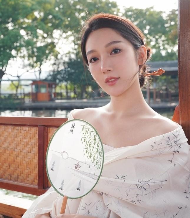 Showbiz 26/11: TikToker Việt làm video miệt thị người nghèo gây tranh cãi Showbiz 26/11: TikToker Việt làm video miệt thị người nghèo gây tranh cãi ảnh 5