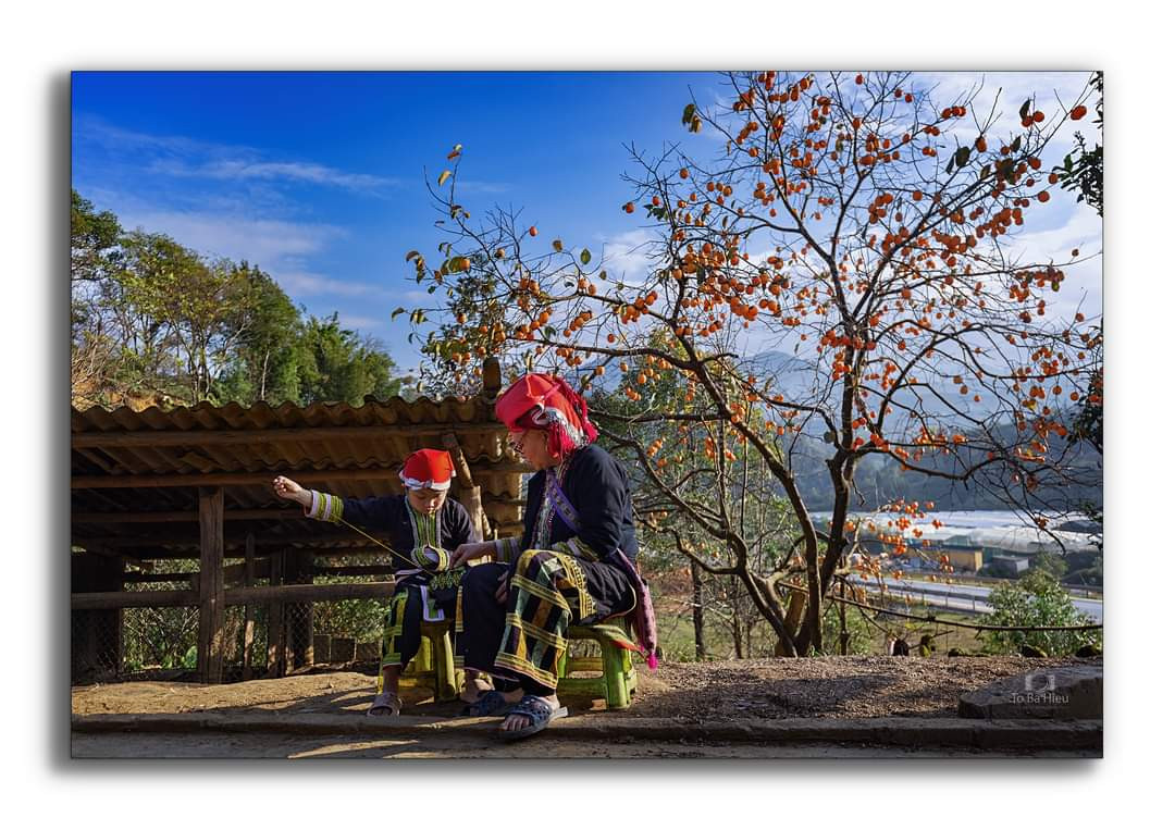 Mùa may áo mới ở bản người Dao đỏ Mùa may áo mới ở bản người Dao đỏ