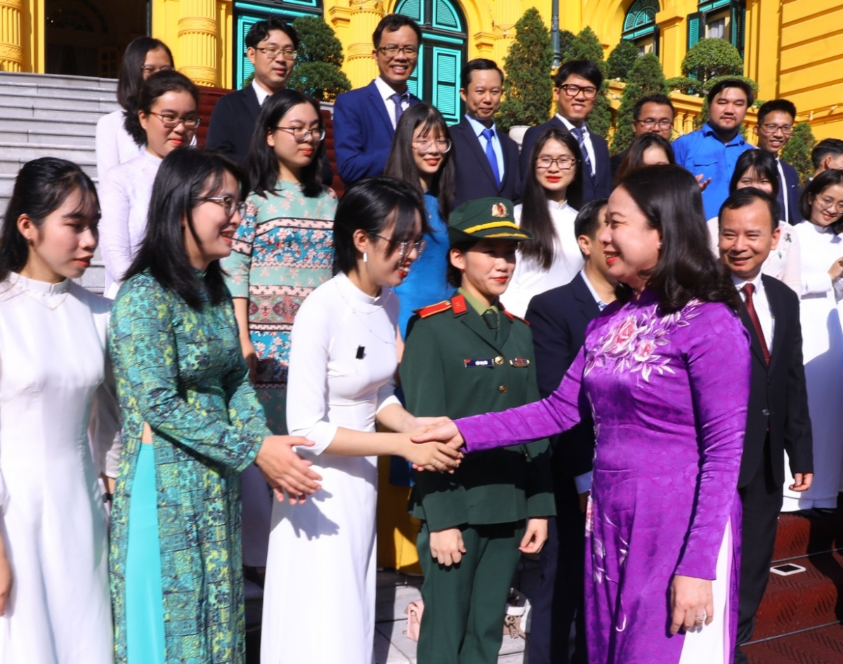 phó chủ tịch nước gặp mặt các tài năng khoa học công nghệ trẻ năm 2022 hình ảnh 3 pho chu tich nuoc gap mat cac tai nang khoa hoc cong nghe tre nam 2022 hinh anh 3