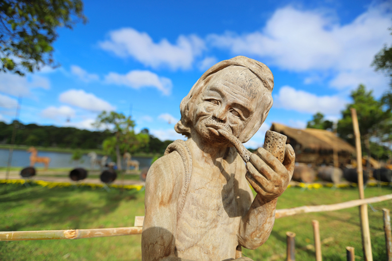 Thổi hồn cho tượng gỗ Tây Nguyên