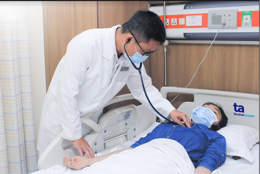 TP.HCM: Cô gái bị sốc phản vệ do chạy bộ quá sức TP.HCM: Cô gái bị sốc phản vệ do chạy bộ quá sức - ảnh 1