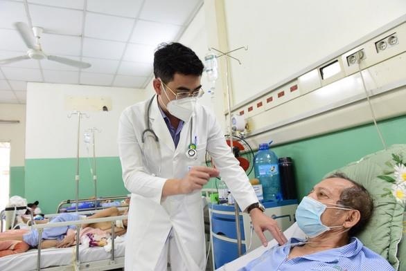 Ai có nguy cơ cao trước COVID-19 khi số ca nhiễm tăng? - 1