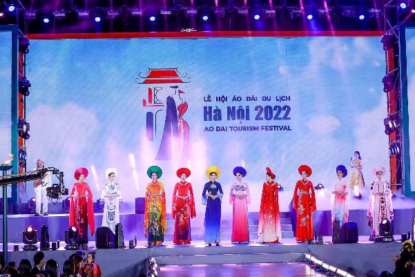 NTK Vũ Thảo Giang mở màn Lễ hội Áo dài Du lịch Hà Nội NTK Vũ Thảo Giang mở màn Lễ hội Áo dài Du lịch Hà Nội