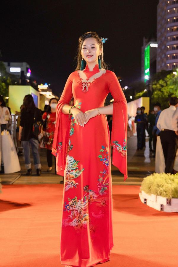 NTK Vũ Thảo Giang mở màn Lễ hội Áo dài Du lịch Hà Nội NTK Vũ Thảo Giang mở màn Lễ hội Áo dài Du lịch Hà Nội