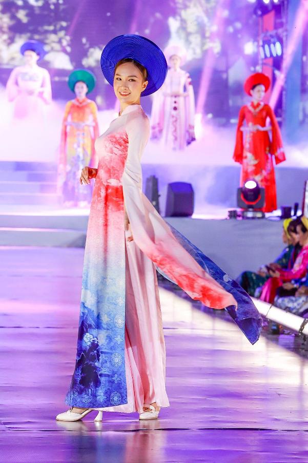 NTK Vũ Thảo Giang mở màn Lễ hội Áo dài Du lịch Hà Nội NTK Vũ Thảo Giang mở màn Lễ hội Áo dài Du lịch Hà Nội