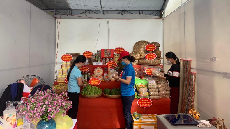 Phiên chợ xanh hỗ trợ phụ nữ Phú Yên khởi nghiệp ảnh 1