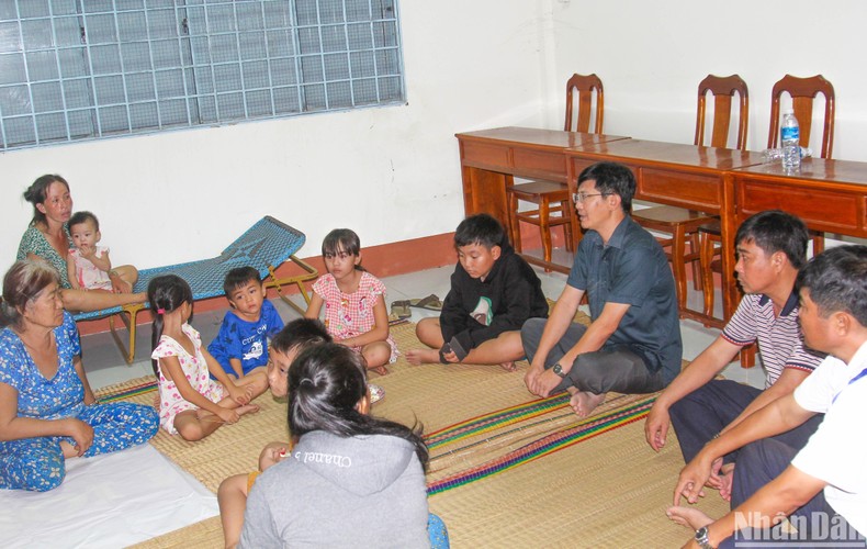 Vĩnh Long: Sạt lở đất nghiêm trọng, khoảng 10ha đất vườn chìm xuống sông ảnh 3