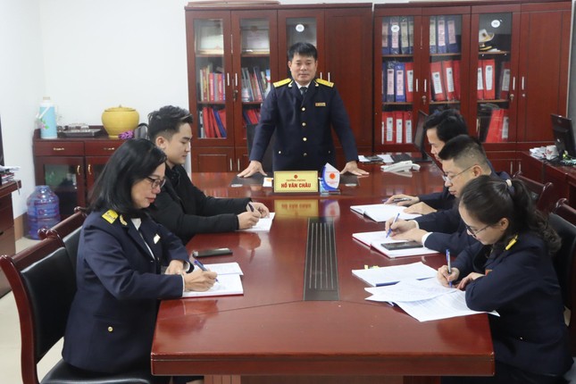 Loạt l&atilde;nh đạo doanh nghiệp v&agrave;o tầm ngắm bị tạm ho&atilde;n xuất cảnh ảnh 1