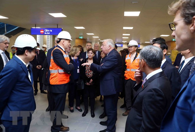 Chủ tịch Thượng viện Pháp kết thúc tốt đẹp chuyến thăm Việt Nam Chủ tịch Thượng viện Pháp kết thúc tốt đẹp chuyến thăm Việt Nam