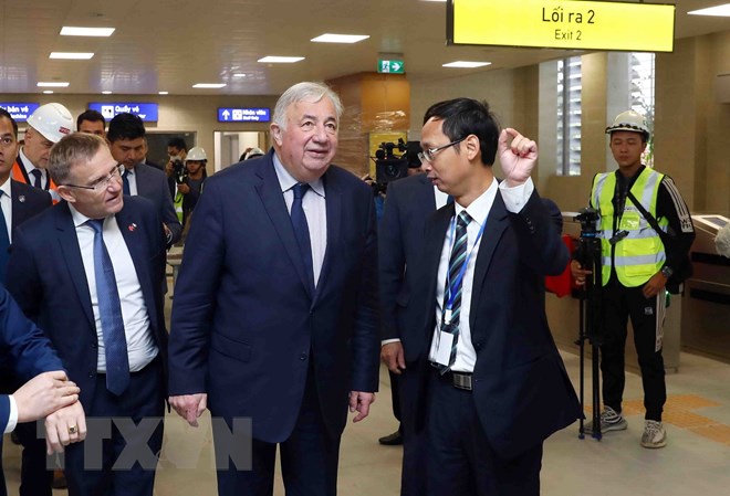 Chủ tịch Thượng viện Pháp kết thúc tốt đẹp chuyến thăm Việt Nam Chủ tịch Thượng viện Pháp kết thúc tốt đẹp chuyến thăm Việt Nam