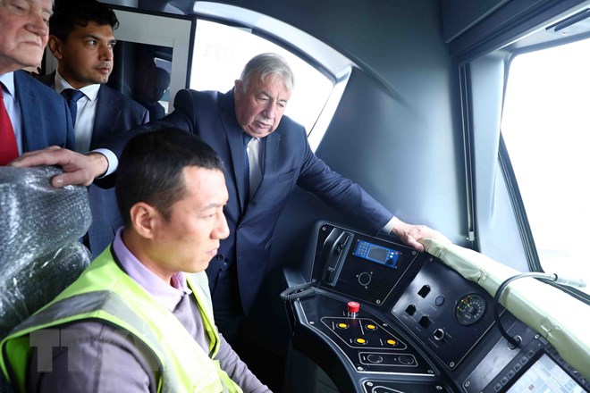 Chủ tịch Thượng viện Pháp kết thúc tốt đẹp chuyến thăm Việt Nam Chủ tịch Thượng viện Pháp kết thúc tốt đẹp chuyến thăm Việt Nam