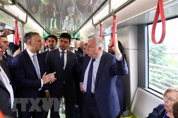 Chủ tịch Thượng viện Pháp kết thúc tốt đẹp chuyến thăm Việt Nam Chủ tịch Thượng viện Pháp kết thúc tốt đẹp chuyến thăm Việt Nam