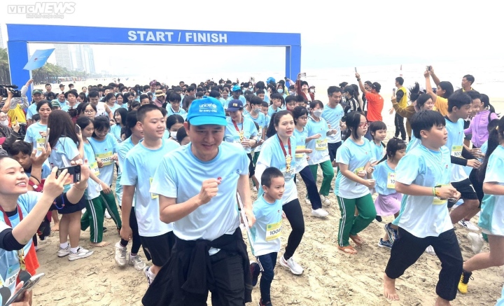 1.000 người chạy tiếp sức phòng, chống thiên tai và biến đổi khí hậu - 1