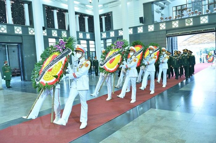 Lễ tang nguyên Trưởng ban Kinh tế Trung ương Vũ Oanh