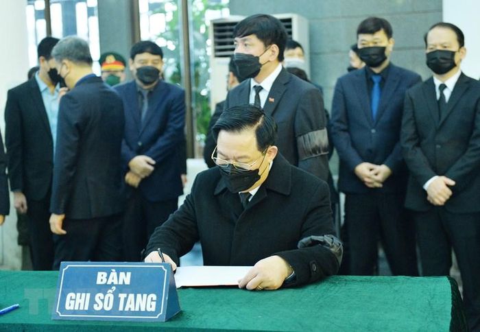 Lễ tang nguyên Trưởng ban Kinh tế Trung ương Vũ Oanh