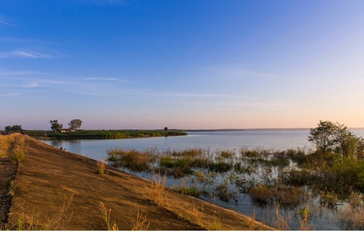 Tận hưởng cảnh sắc thiên nhiên yên bình tại hồ Trị An