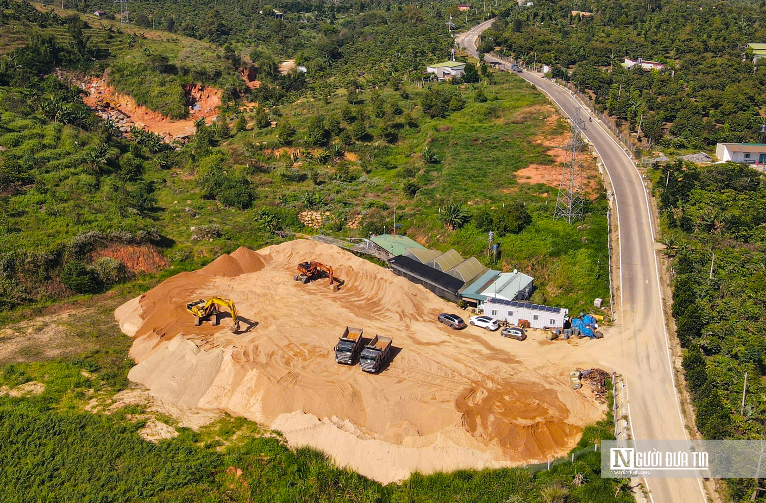 Môi trường - Lâm Đồng: Mỏ khai thác cát không phép ngang nhiên hoạt động gần UBND xã (Hình 14).