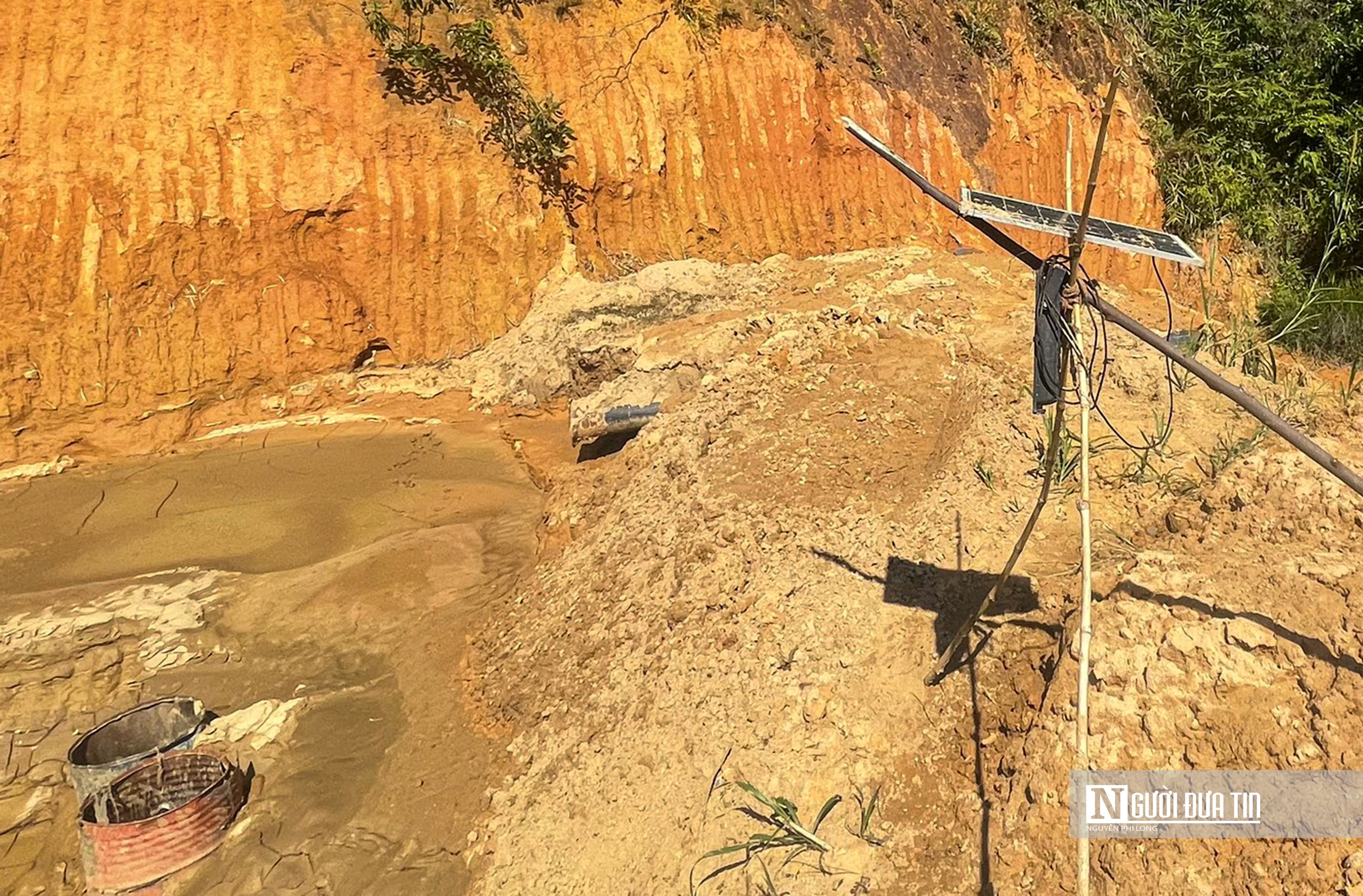 Môi trường - Lâm Đồng: Mỏ khai thác cát không phép ngang nhiên hoạt động gần UBND xã (Hình 8).