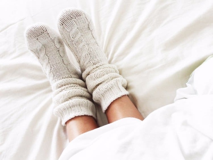 Bàn chân lạnh có thể gây bệnh? Cách giữ ấm chân hiệu quả