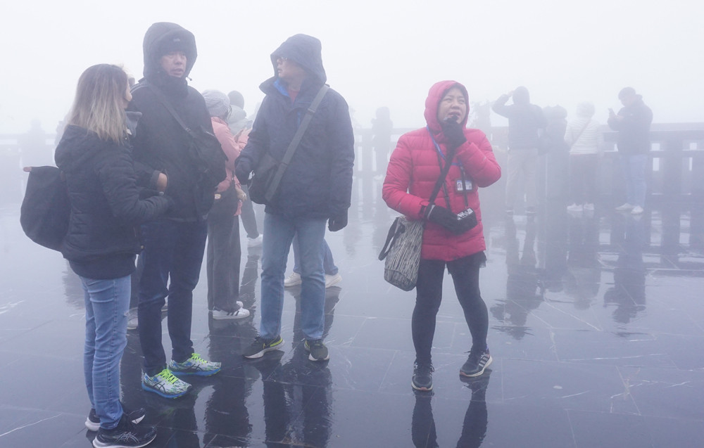 Nườm nượp du khách khám phá mùa đông Sa Pa Nườm nượp du khách khám phá mùa đông Sa Pa