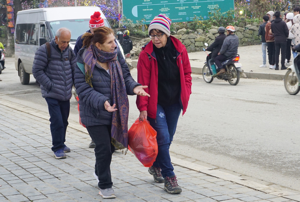 Nườm nượp du khách khám phá mùa đông Sa Pa Nườm nượp du khách khám phá mùa đông Sa Pa