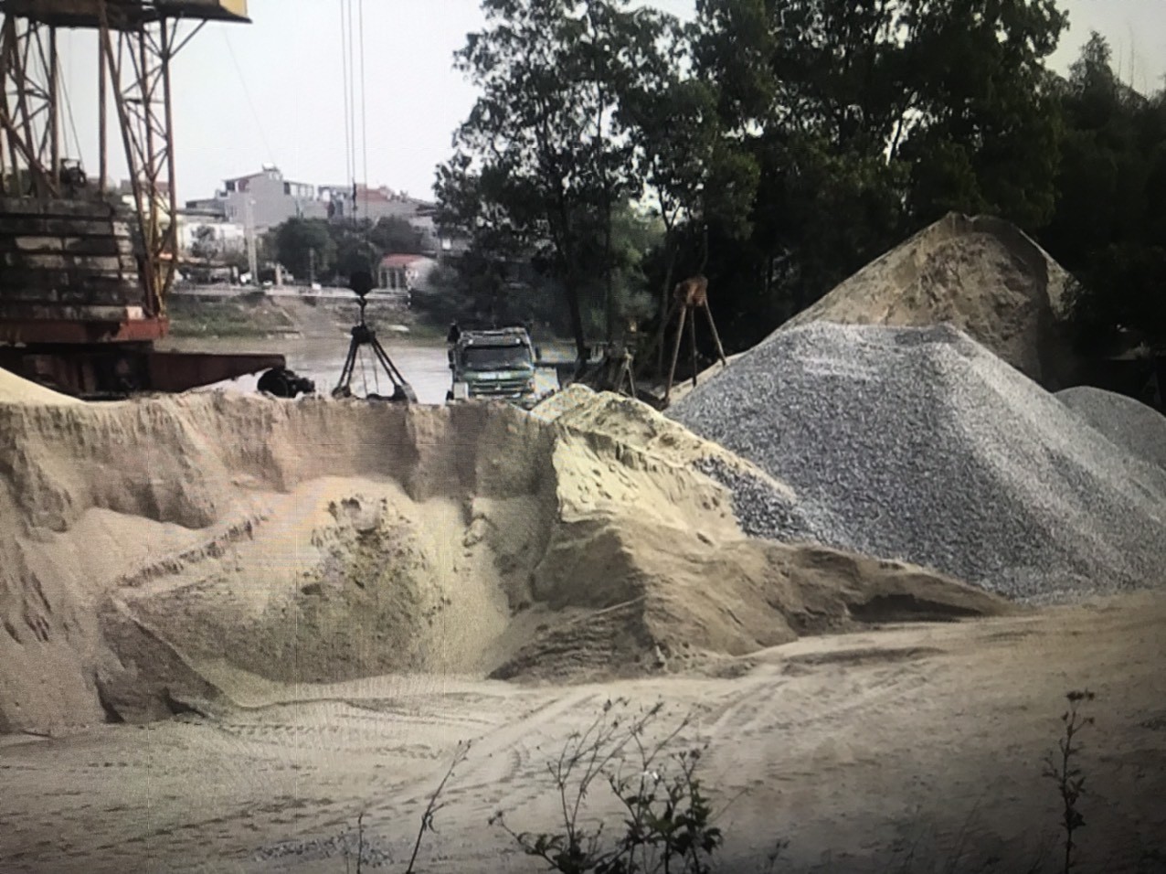 Môi trường - Lục Nam: Ô nhiễm môi trường nghiêm trọng từ các bãi than, cát và lò gạch vẫn chưa được xử lý (Bài 2)